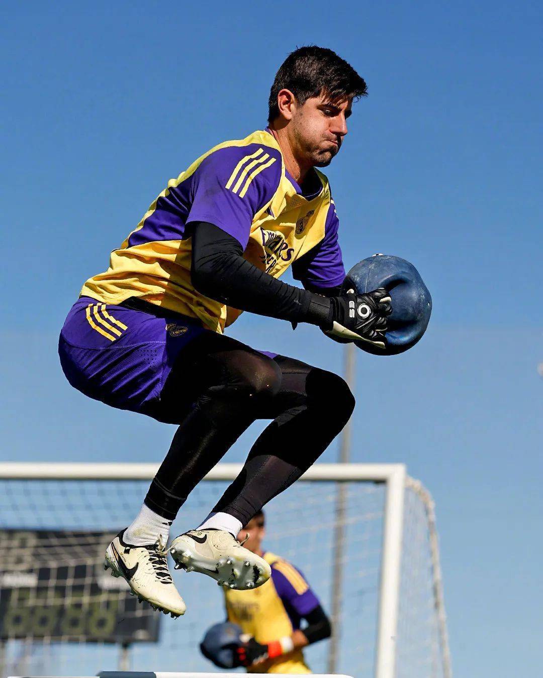 关于国际比赛日瓦伦西亚调整名单以备社区盾；远射贴柱环节打磨；管理层满意；更衣室氛围转暖的信息-开云在线